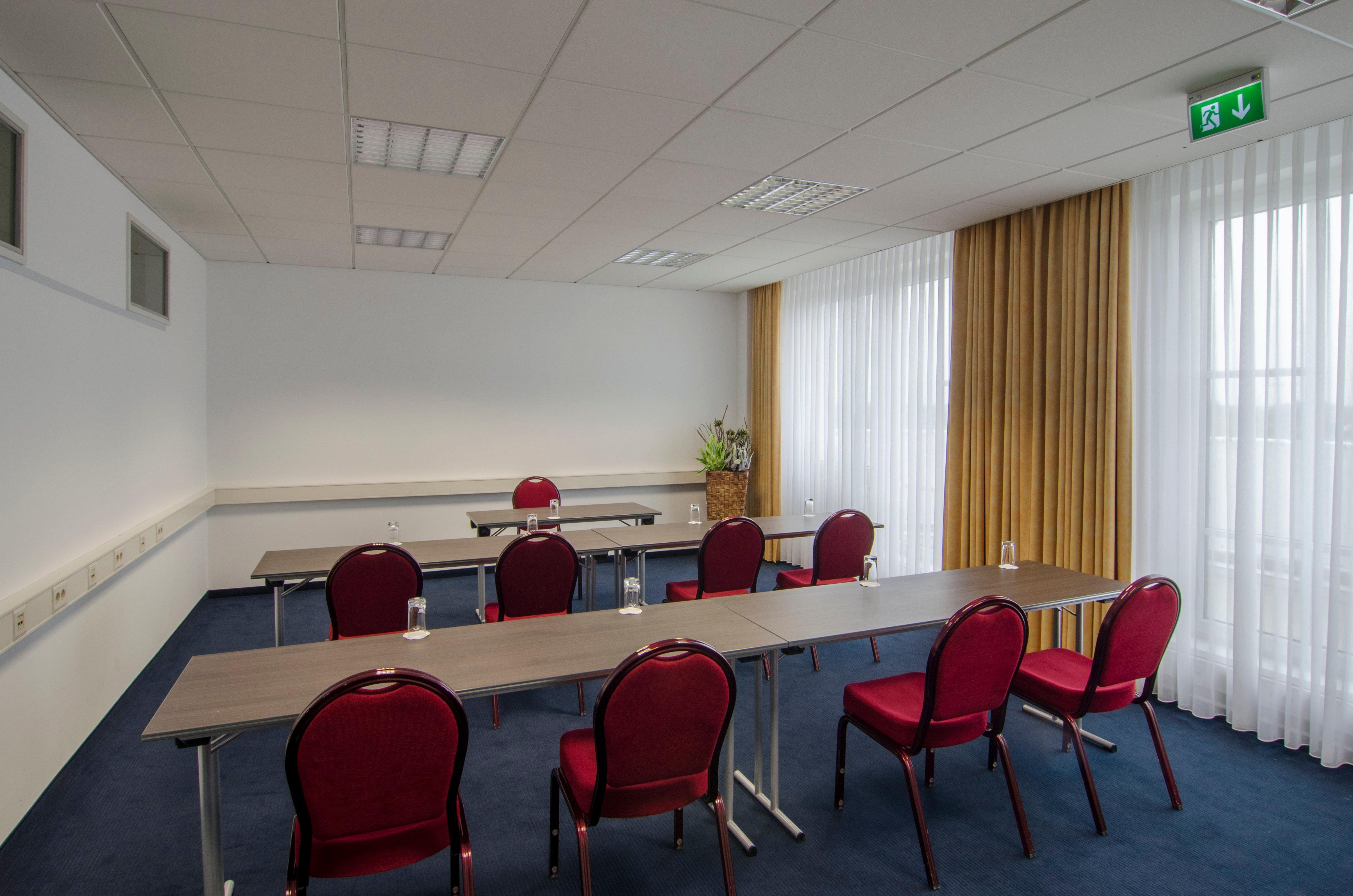 Holiday Inn Munich Unterhaching By Ihg Экстерьер фото