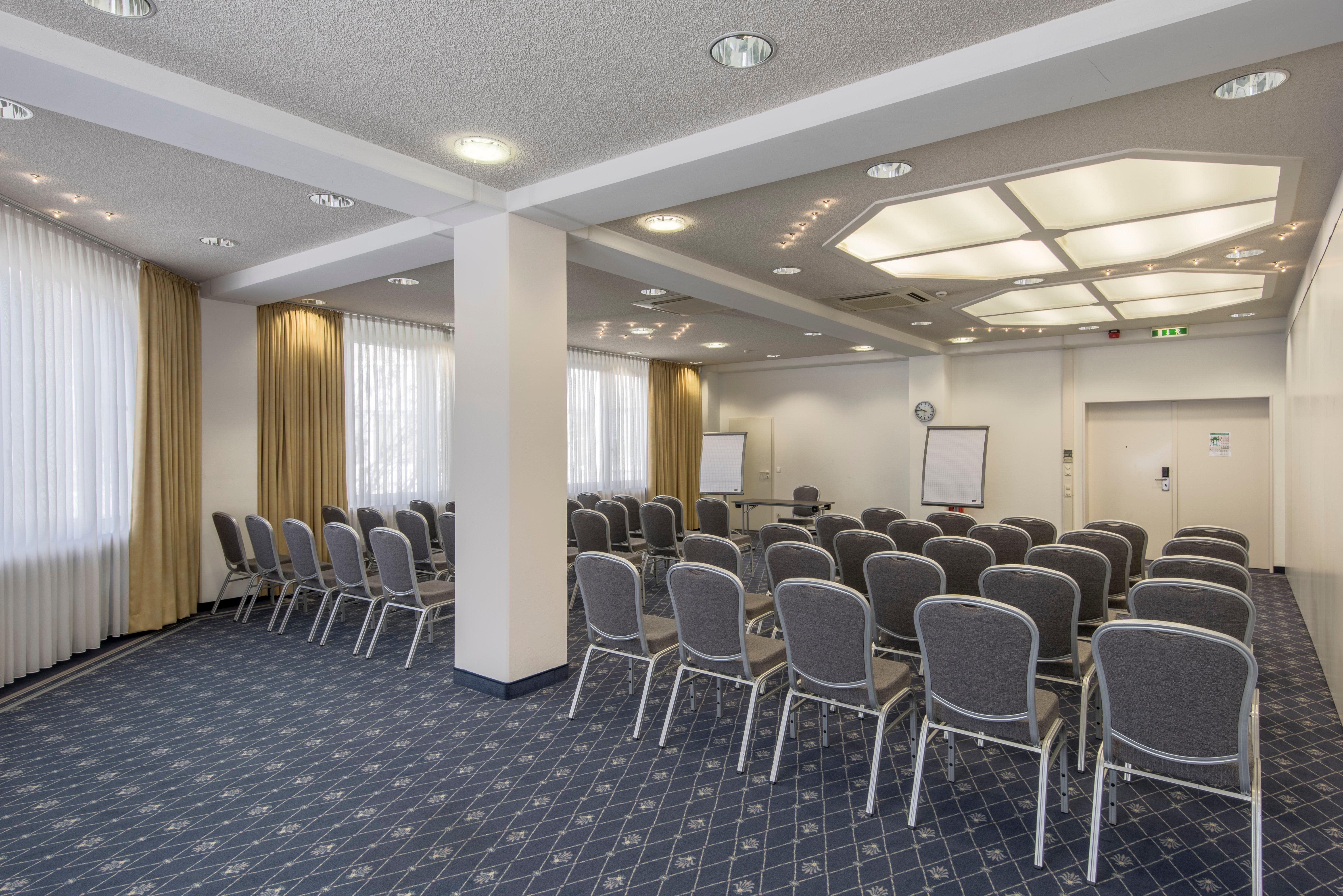Holiday Inn Munich Unterhaching By Ihg Экстерьер фото