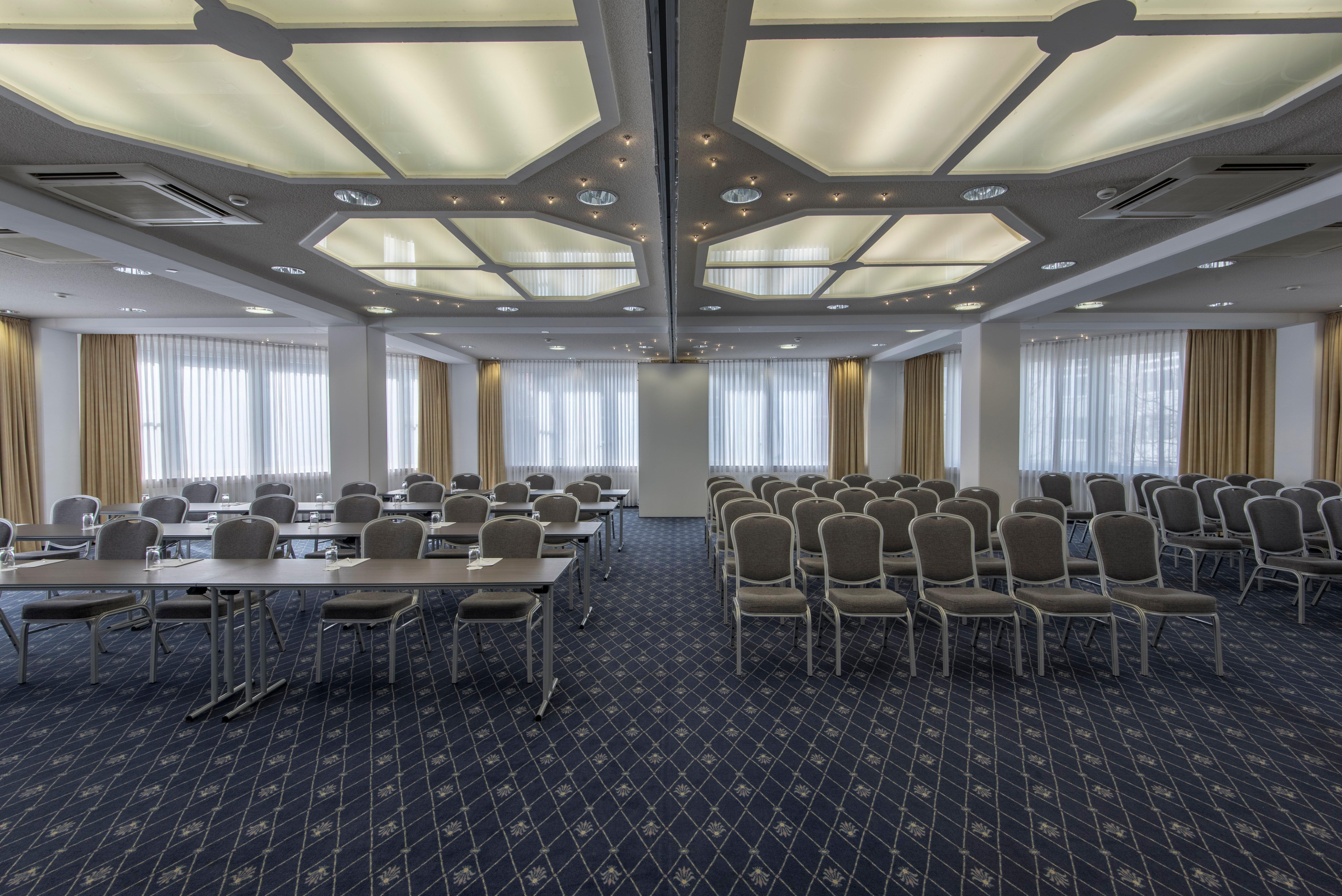 Holiday Inn Munich Unterhaching By Ihg Экстерьер фото
