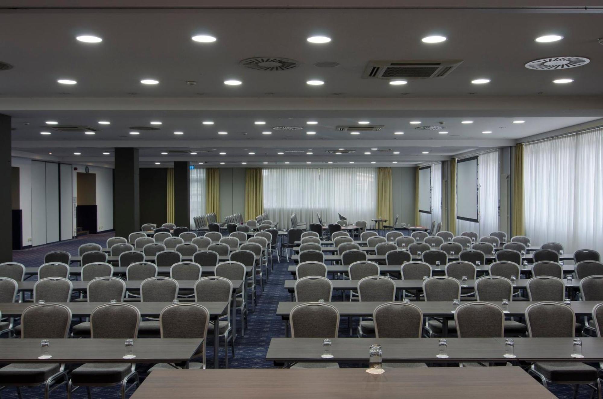 Holiday Inn Munich Unterhaching By Ihg Экстерьер фото