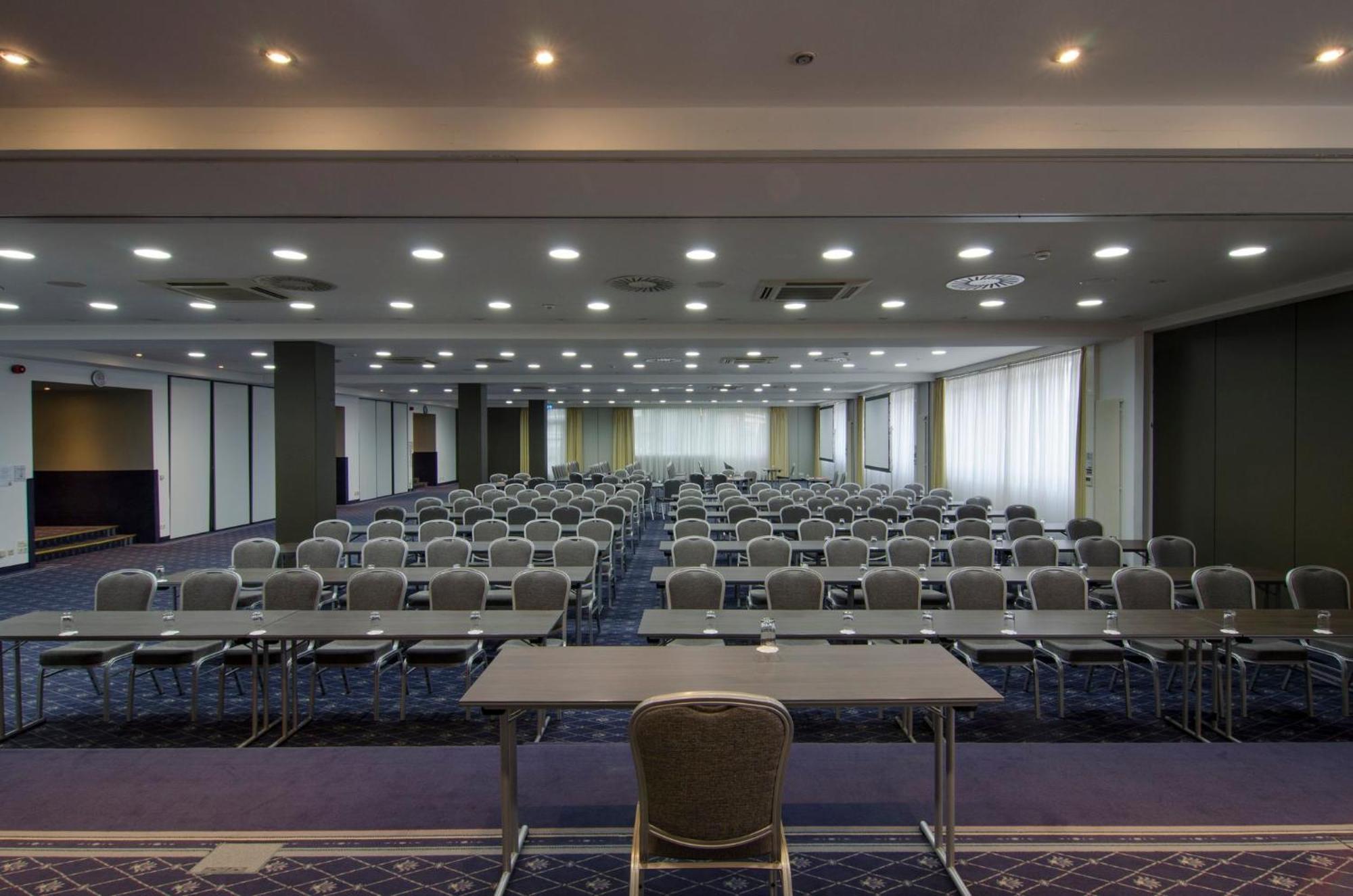 Holiday Inn Munich Unterhaching By Ihg Экстерьер фото