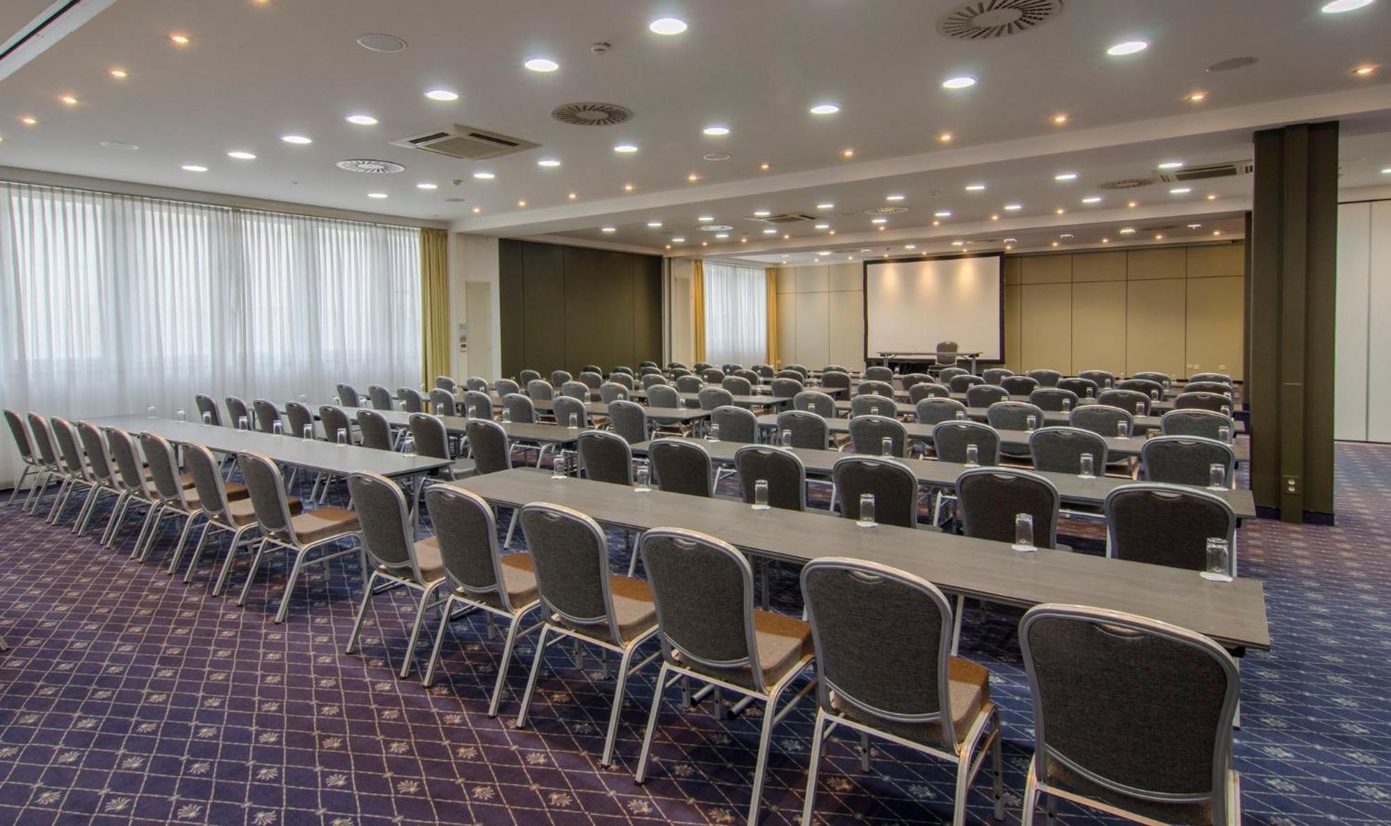 Holiday Inn Munich Unterhaching By Ihg Экстерьер фото